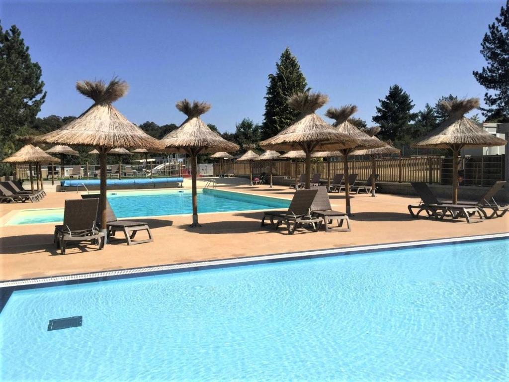 Hotel Camping Les Gorges Du Chambon Eymouthiers  Exterior foto
