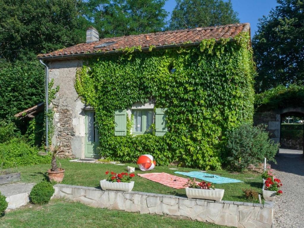 Hotel Camping Les Gorges Du Chambon Eymouthiers  Exterior foto
